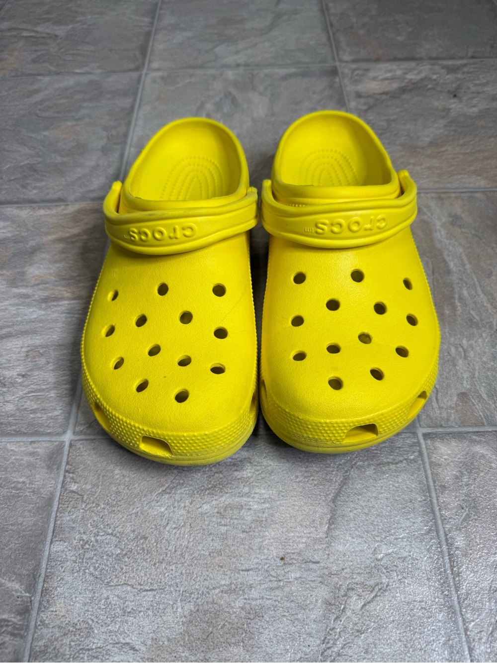 Iconic Comfort Crocs Yellow Men’s Shoe Size 10 Yellow Slip On Preowned